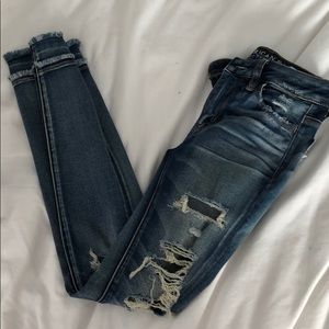 Distressed dark wash skinny jeans